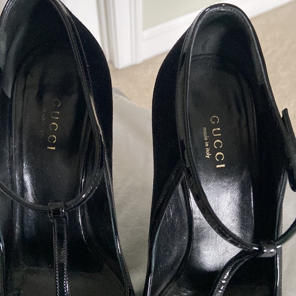 Gucci Velvet T-Strap Peep Toe - Picture 3 of 7